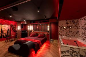 Suite Cabaret - Love room spa & cinéma privatifs