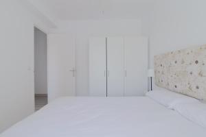 C85 - Brand New 3 Bedroom Apartment by the Center