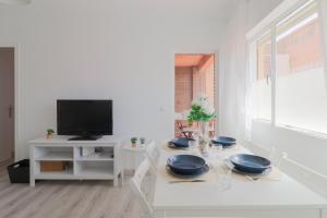 C85 - Brand New 3 Bedroom Apartment by the Center