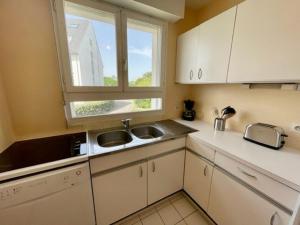 Quiberon - Appartement T2 - 50m² - Plein centre, proche plage, parking privé, loggia sud - FR-1-478-218