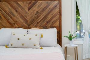 Boho Ranch in Hip East Austin with cowboy pool & hot tub
