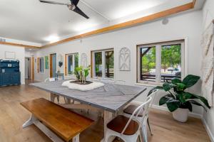Boho Ranch in Hip East Austin with cowboy pool & hot tub