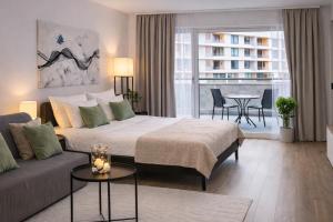 LUMO Terrace Studio with Private Parking near Coresi
