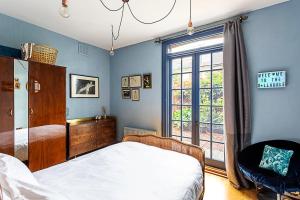 Acton Poets Corner Flat with Private Terrace