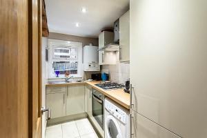 Acton Poets Corner Flat with Private Terrace