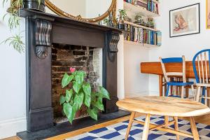 Acton Poets Corner Flat with Private Terrace