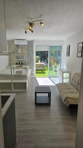 Studio Calvi avec jardinet à 2 min à pieds de la plage