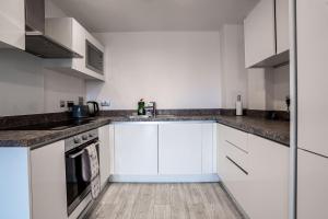 Elegant Modern One Bed Flat With Juliet Balcony
