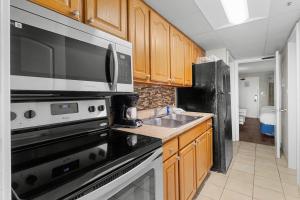 Spacious Oceanfront Suite: 5th Flr W Breakfast