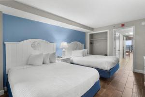 Spacious Oceanfront Suite: 5th Flr W Breakfast