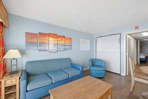 Airy Oceanfront Suite: 5th Flr Includes Breakfast