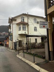 Big & Bright City Center Apartment