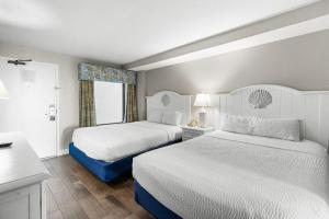 Spacious Oceanfront Suite: 9th Flr wBreakfast