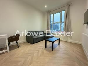 Stylish 4BR Home in Stratford, Garden and Parking