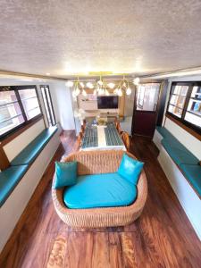 Alleppey Houseboats, Alleppey Boat House - Waves and Dales Alleppey Houseboat
