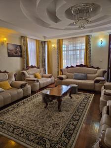 Runda stylish 8 bedroom to let
