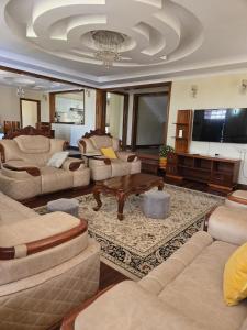 Runda stylish 8 bedroom to let