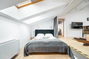 Superior Studio Apartment in City Centre with Terrace, Parking & Self Check-in
