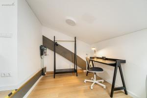 Superior Studio Apartment in City Centre with Terrace, Parking & Self Check-in