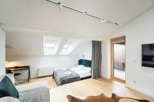 Superior Studio Apartment in City Centre with Terrace, Parking & Self Check-in