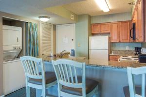 Two Bdrm Royal Suite on the 18th Flr w Breakfast