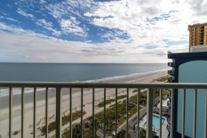 Oceanfront Luxury: 8th Floor Includes Breakfast
