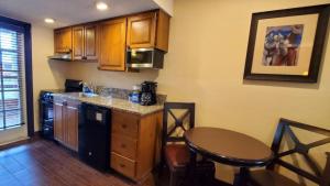 COURTYARD SUITE steps to Pool and Rodeo! 257