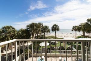 Oceanfront Luxury: 2nd Floor Includes Breakfast