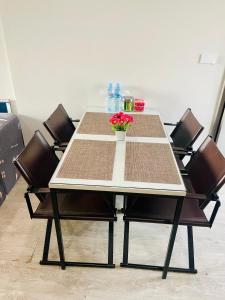 The base condo 2 bed 2 bath by Pupu