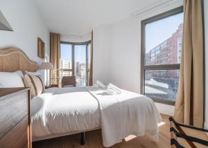Exclusive with terrace -2 Bdrs 2 Baths -Castellana