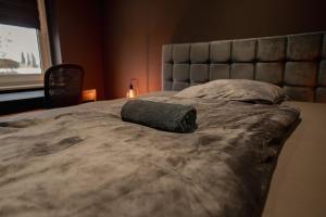 Black Studio Apartment 3