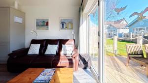 Puffin Lodge - Part of the The Bay Filey Holiday Village with pool, gym and direct beach access, pub, restaurant, tennis and meadows walks