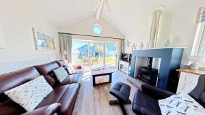 Puffin Lodge - Part of the The Bay Filey Holiday Village with pool, gym and direct beach access, pub, restaurant, tennis and meadows walks
