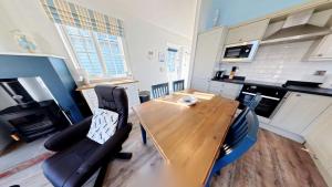 Puffin Lodge - Part of the The Bay Filey Holiday Village with pool, gym and direct beach access, pub, restaurant, tennis and meadows walks