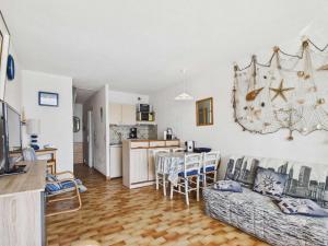 Appartement T2 Cabine en Front de Mer avec Terrasse à Agde - 56 Couchages - FR-1-423-191