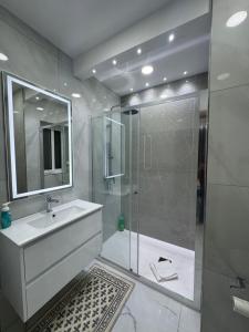 B&S Accommodation Newly Renovated Penthouse 253