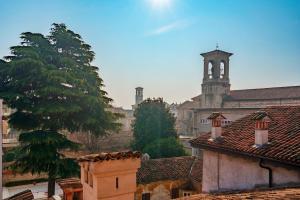 HOST4U - Cozy Suite Cavour in Brescia City Center