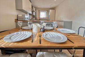 Modern 4BR Home - Central Birmingham - Parking