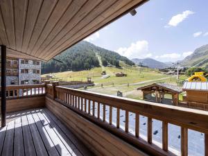 Appartement dException au Front de Neige - Balcon Panoramique, Services Inclus - FR-1-567-101