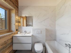 Appartement lumineux de 100 m² avec balcon, proche centre Megève, 4 adultes et 2 enfants - FR-1-569-87