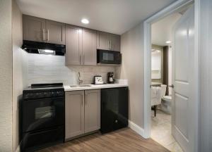 Seaside Serenity : 9th Floor Two Bedroom Suite