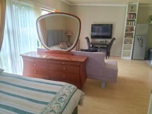 Tranquil, cozy studio apartment close to the beach