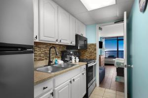 Oceanfront King Suite 12th Flr Includes Breakfast