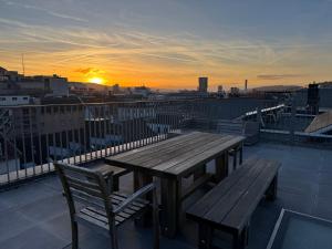 Modern apartment next to Zurich HB with roof terrace
