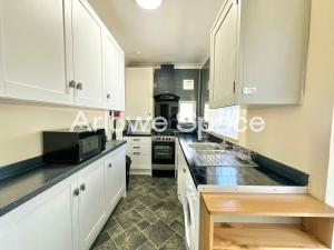 Spacious 2BR Flat in Harold Wood