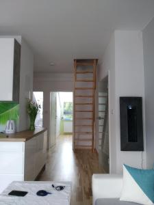 Modern & bright apartment, free Parking, away from crowds