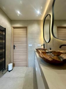 Villa Design avec Piscine , Jacuzzi , Clim et Piano