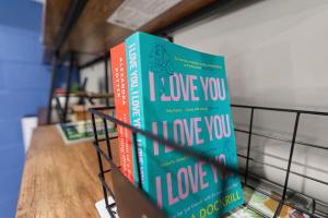 The Rhitreat | Studio, 10 Min Downtown & Airport