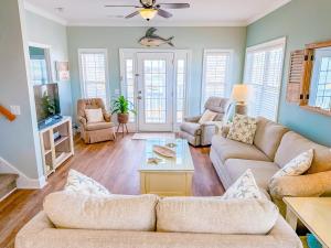 Pelican Manor Unit D