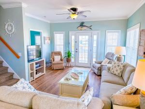 Pelican Manor Unit D